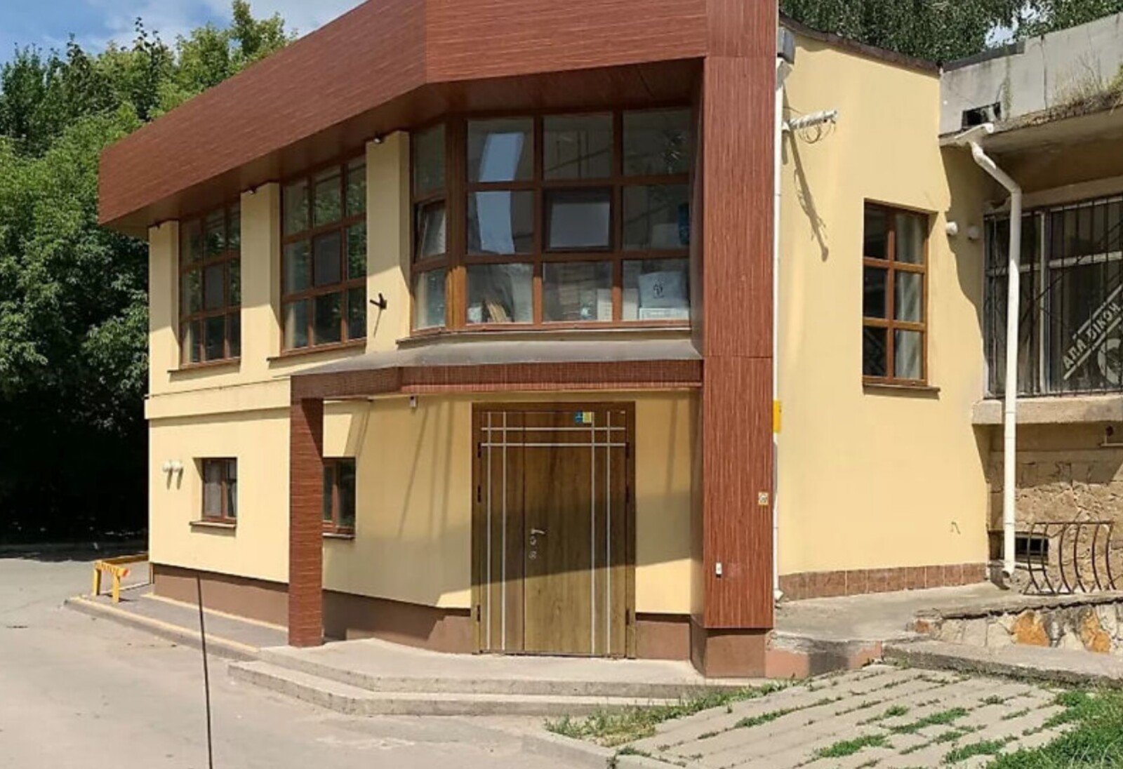 Продається 2-х поверхове комерційне приміщення. Р-н Вишенька. Ремонт. фото 1 Продається 2-х поверхове комерційне приміщення. Р-н Вишенька. Ремонт. фото 1