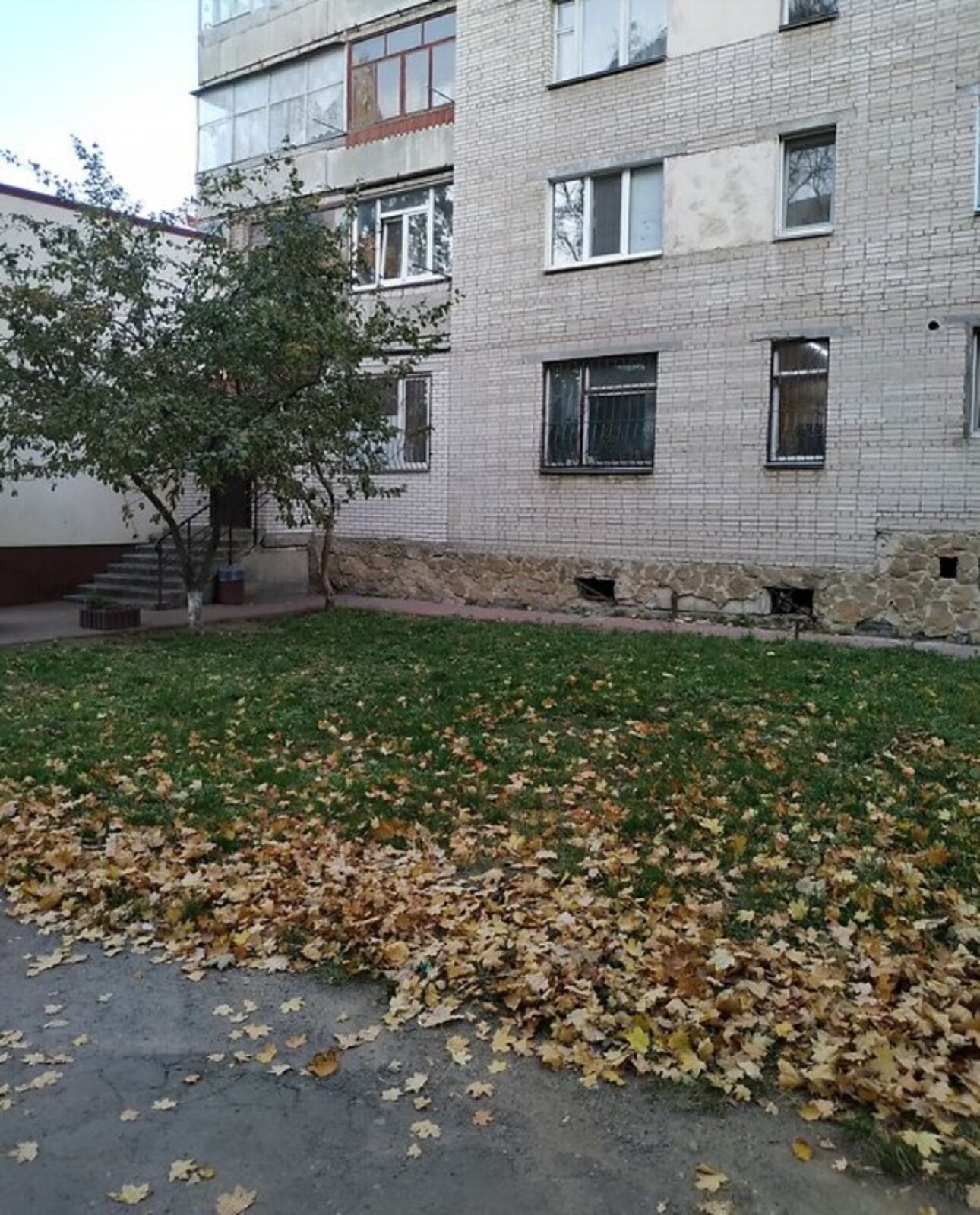 Продається комерційне приміщення 105 кв.м. Замостянський район фото 1 Продається комерційне приміщення 105 кв.м. Замостянський район фото 1