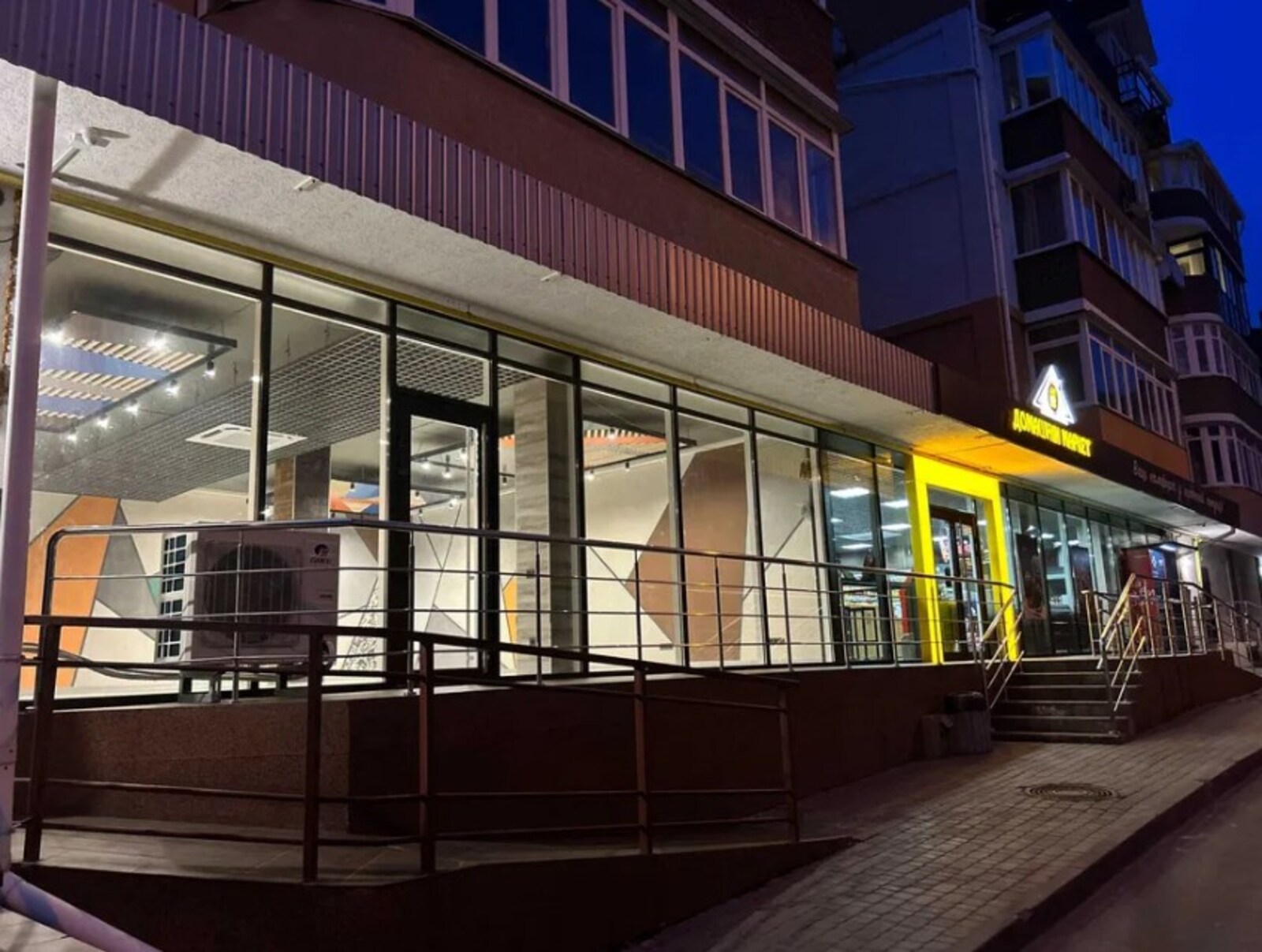 Здається комерційне приміщення вільного призначення у Старому місті. фото 1 Здається комерційне приміщення вільного призначення у Старому місті. фото 1