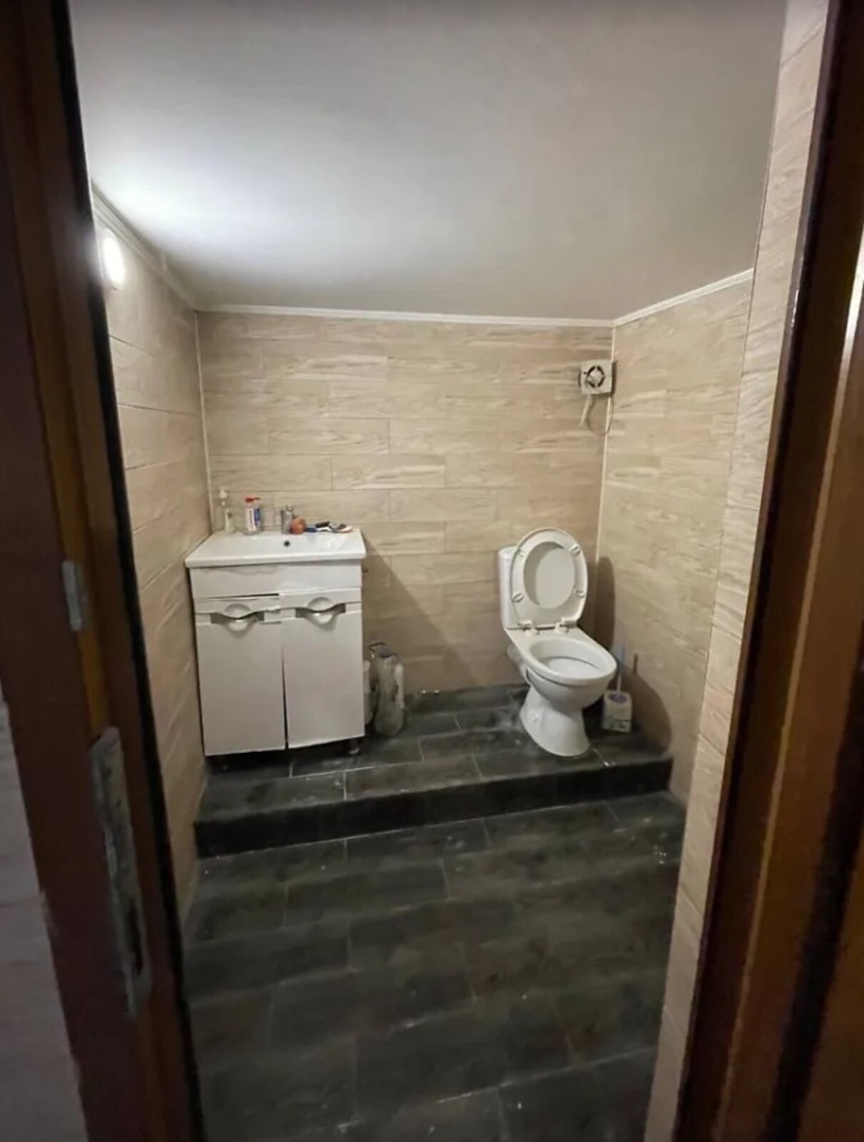 Продаж комерційного приміщення на вул. Володимира Антоновича, площа 87.1 кв.м фото 1 Продаж комерційного приміщення на вул. Володимира Антоновича, площа 87.1 кв.м фото 1