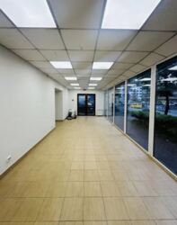 Продаж фасадного приміщення 100 м² на вул. В'ячеслава Чорновола, навпроти Набережного Кварталу фото 4 Продаж фасадного приміщення 100 м² на вул. В'ячеслава Чорновола, навпроти Набережного Кварталу фото 4