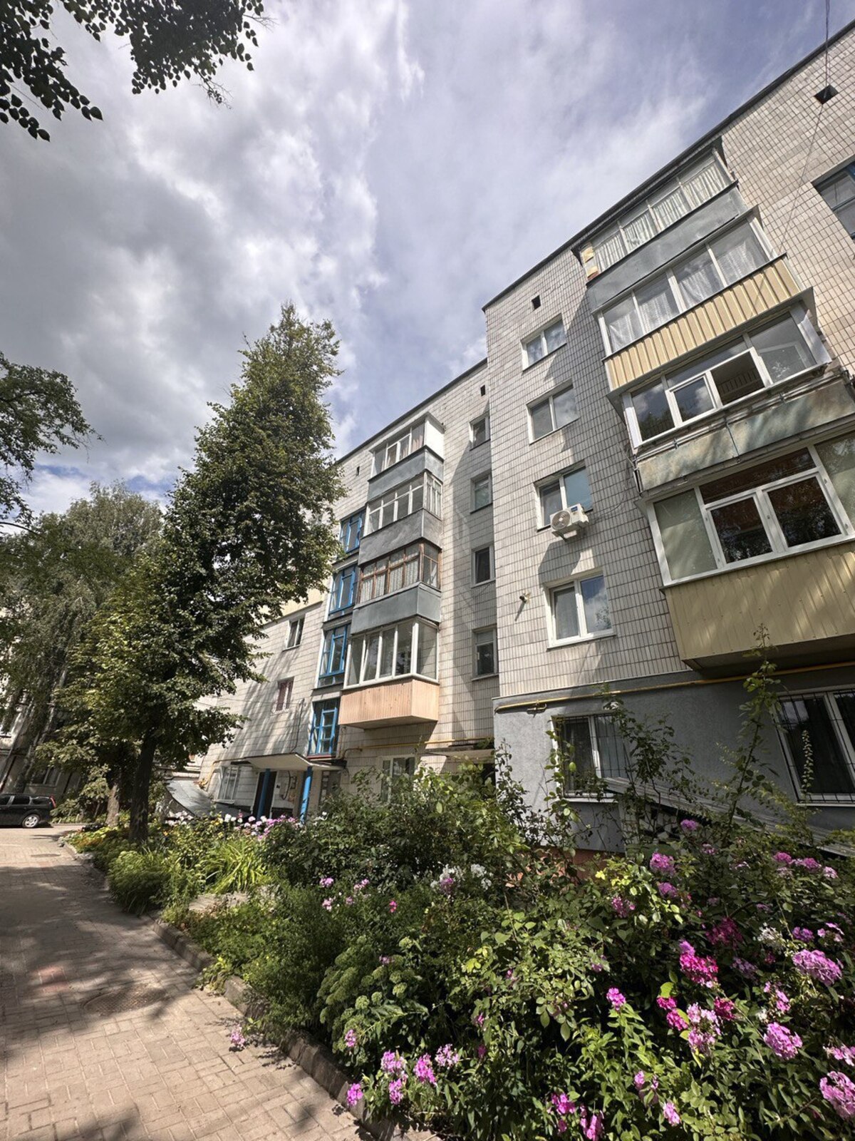 Продаж приміщення під комерцію вул.Лучанська (р-н Троїцької) фото 1 Продаж приміщення під комерцію вул.Лучанська (р-н Троїцької) фото 1