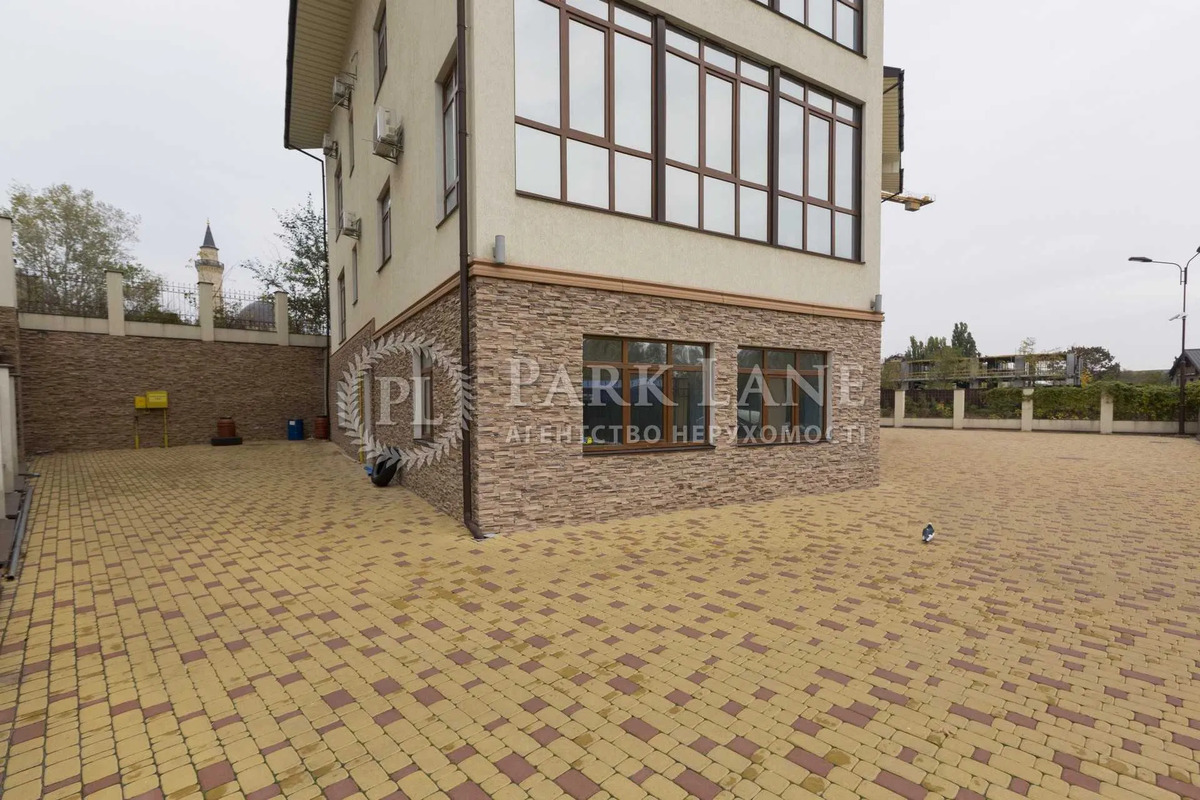 Офісна будівля 1200м² з генератором та паркінгом на 25 авто. Продаж фото 1 Офісна будівля 1200м² з генератором та паркінгом на 25 авто. Продаж фото 1