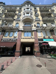 Продаж фасадного офісу по вулиці Б Хмельницького 32 фото 14 Продаж фасадного офісу по вулиці Б Хмельницького 32 фото 14
