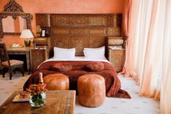    Opera Hotel Kyiv   , 53  12