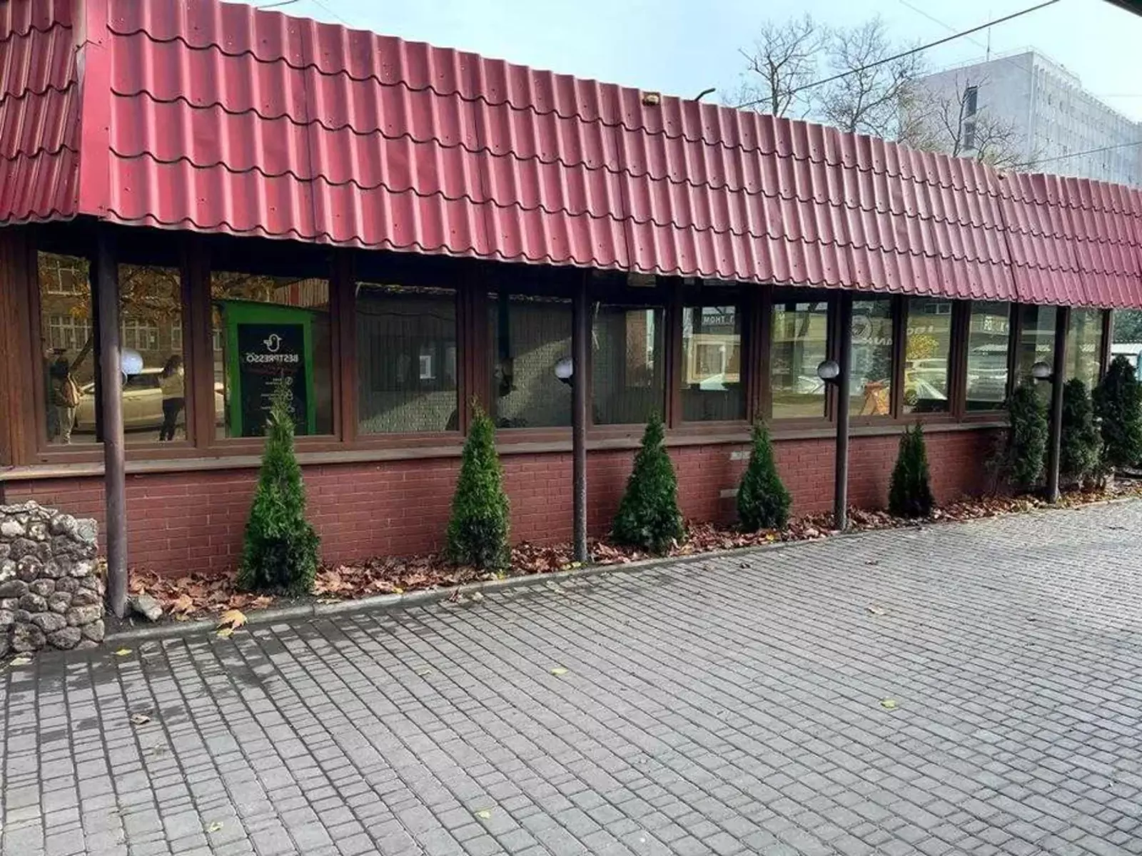 Продам фасадное отдельно стоящее помещение пл 230 м.кв с хорошим трафиком по ул.Королёва. фото 1 Продам фасадное отдельно стоящее помещение пл 230 м.кв с хорошим трафиком по ул.Королёва. фото 1