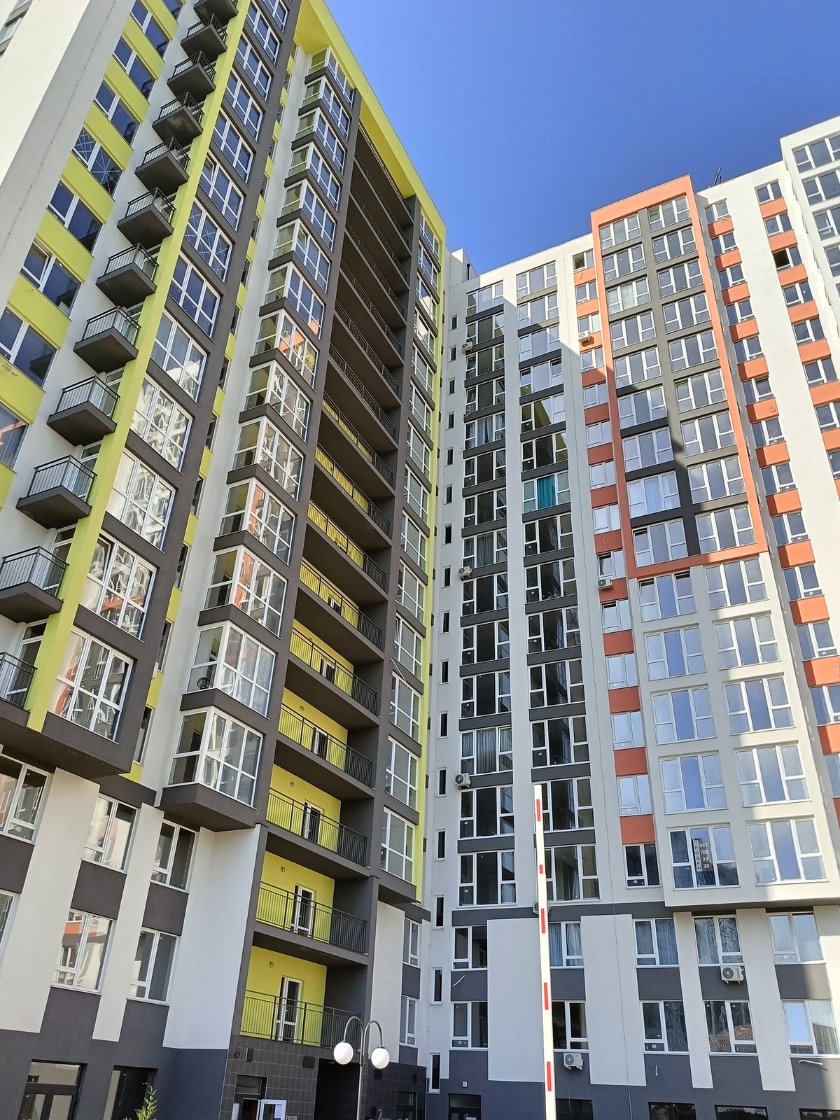 Продажа торгово-комерческих помещений в ЖК 'Акварель' от 50 м.кв.Без комиссии. фото 1 Продажа торгово-комерческих помещений в ЖК 'Акварель' от 50 м.кв.Без комиссии. фото 1