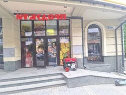 Комерційне приміщення в центрі в прохідному місці фото 1 Комерційне приміщення в центрі в прохідному місці фото 1