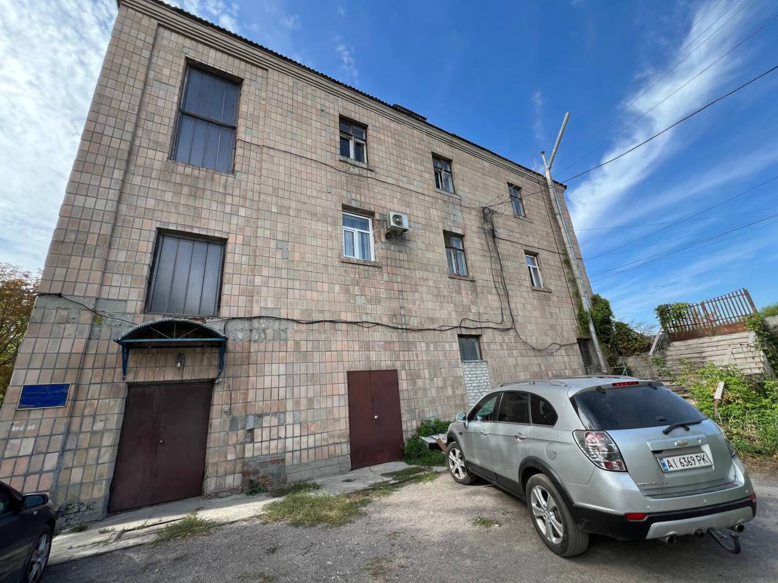 Продаж фасадного не житлового приміщення, Івана Кожедуба фото 1 Продаж фасадного не житлового приміщення, Івана Кожедуба фото 1