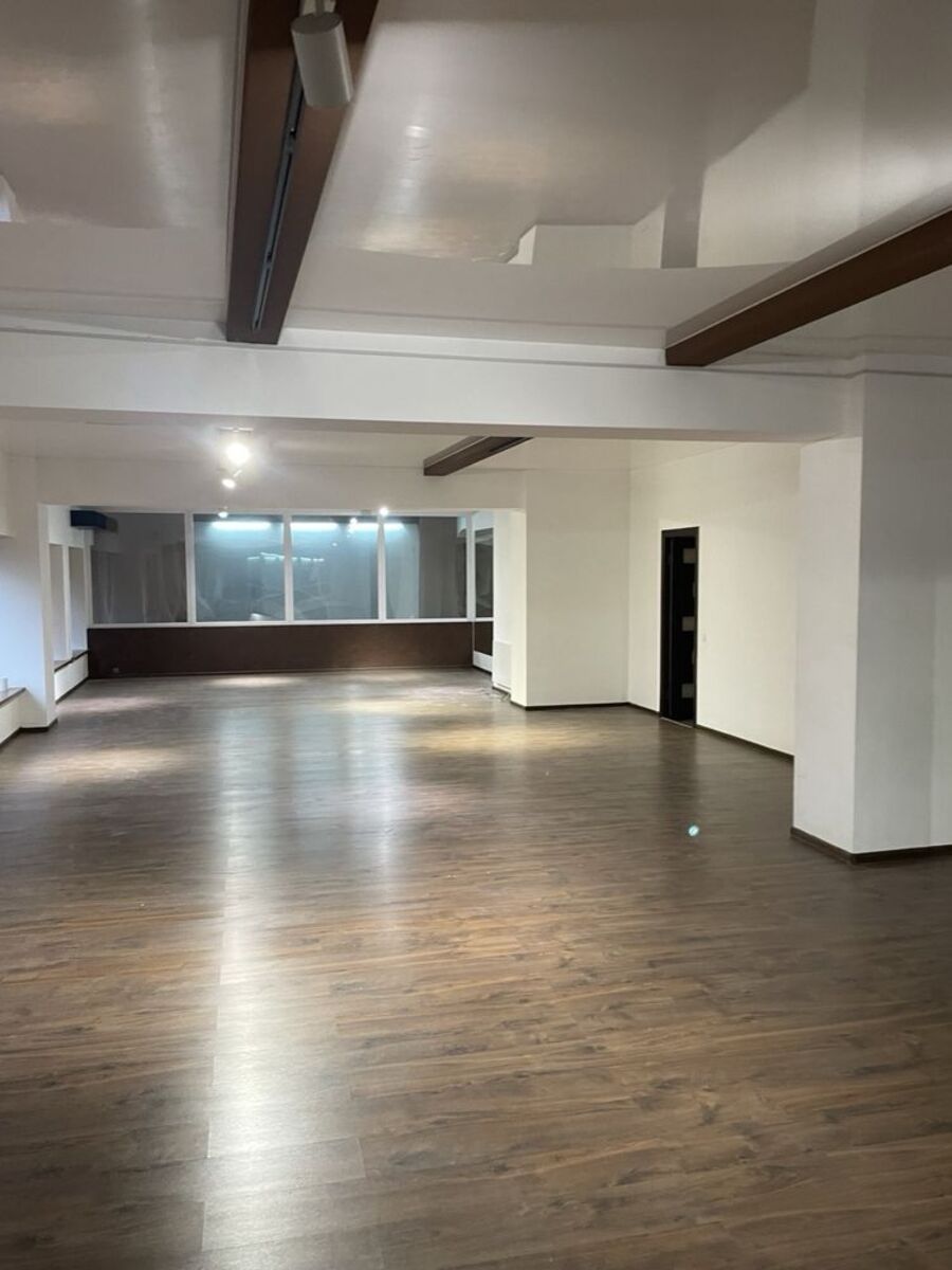 Продаж комерційного приміщення 215м2 фото 1 Продаж комерційного приміщення 215м2 фото 1