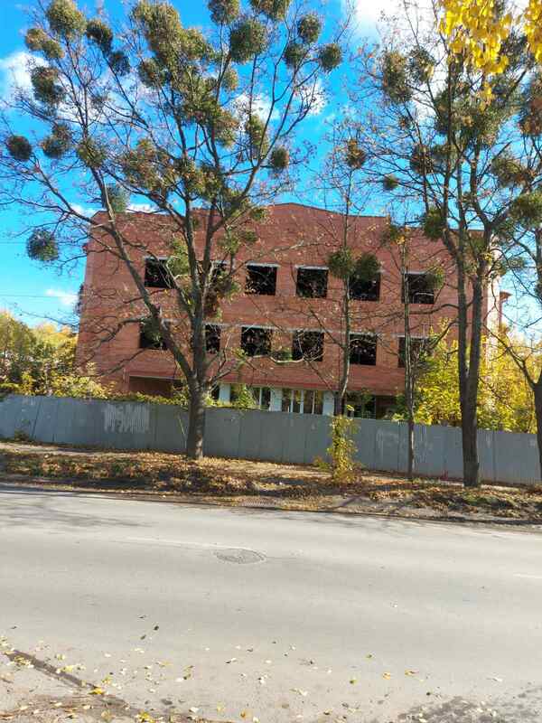 Продам отдельно стоящие здание в городе общая площадь 3000 кв. м. 3 этажа + подвал. №2475837 фото 1 Продам отдельно стоящие здание в городе общая площадь 3000 кв. м. 3 этажа + подвал. №2475837 фото 1