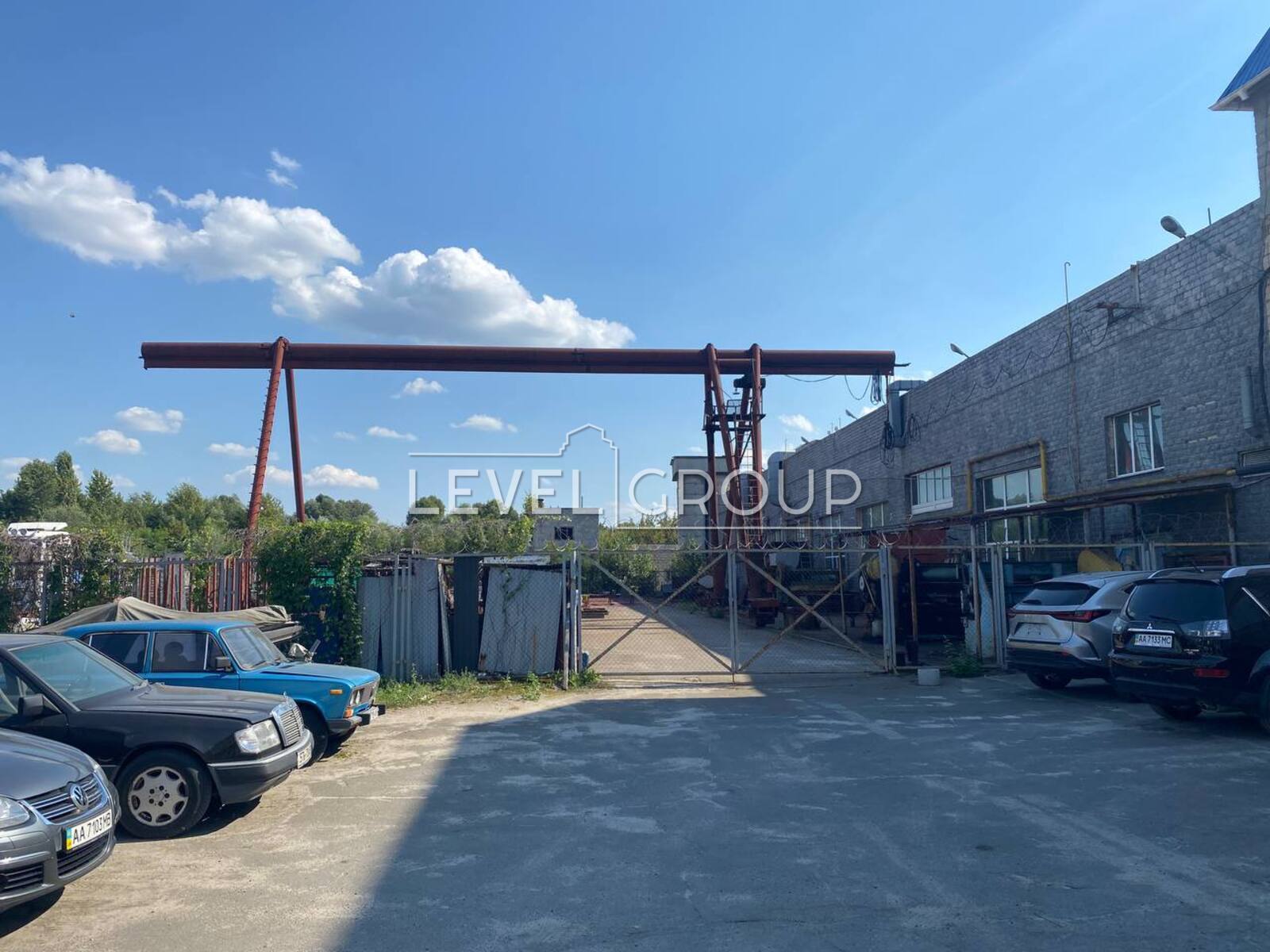 Продаж промислової бази у Дарницькому районі м. Києва фото 1 Продаж промислової бази у Дарницькому районі м. Києва фото 1