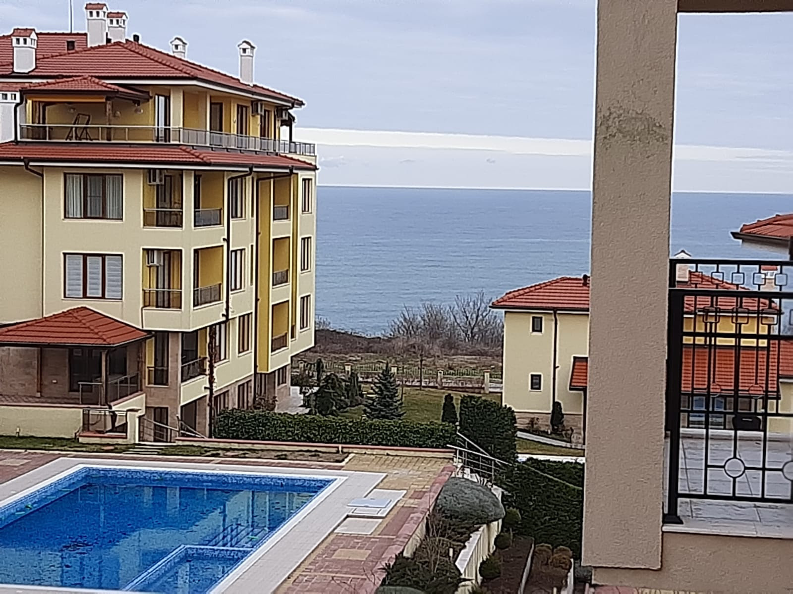 Болгарія! Двокімнатна квартира у місті Бяла з видом на море 58 500 євро фото 1 Болгарія! Двокімнатна квартира у місті Бяла з видом на море 58 500 євро фото 1
