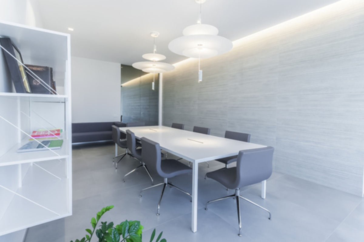 Кловский спуск 7 с ремонтом в стиле Hi-Tech и панорамным видом на Днепр фото 1 Кловский спуск 7 с ремонтом в стиле Hi-Tech и панорамным видом на Днепр фото 1