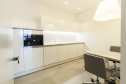 Кловский спуск 7 с ремонтом в стиле Hi-Tech и панорамным видом на Днепр фото 17 Кловский спуск 7 с ремонтом в стиле Hi-Tech и панорамным видом на Днепр фото 17