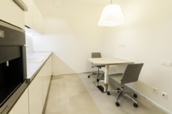 Кловский спуск 7 с ремонтом в стиле Hi-Tech и панорамным видом на Днепр фото 18 Кловский спуск 7 с ремонтом в стиле Hi-Tech и панорамным видом на Днепр фото 18