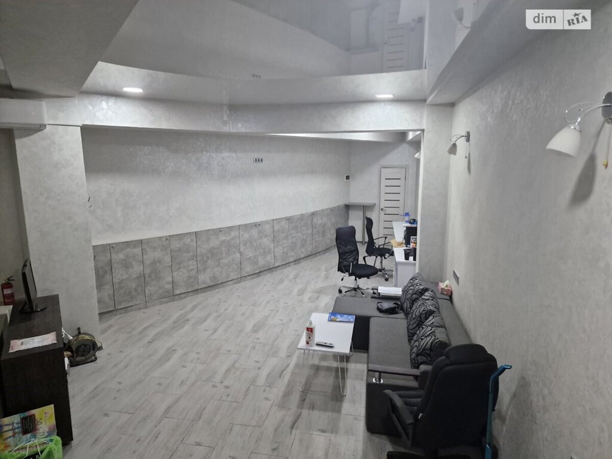 Продаж офісного приміщення на вул. Федора Ернста фото 1 Продаж офісного приміщення на вул. Федора Ернста фото 1