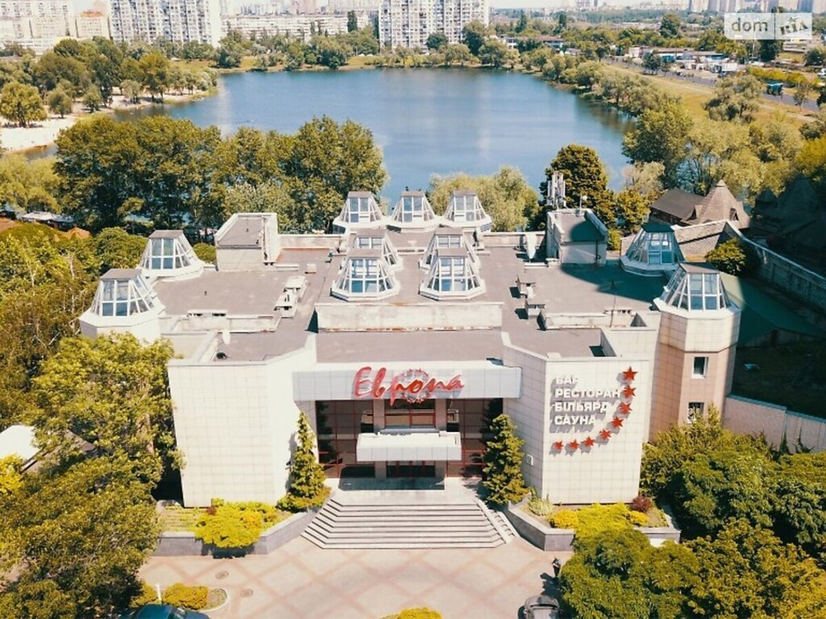 Продаж торгово-розважальний комплекс на вул. Юрія Шумського фото 1 Продаж торгово-розважальний комплекс на вул. Юрія Шумського фото 1