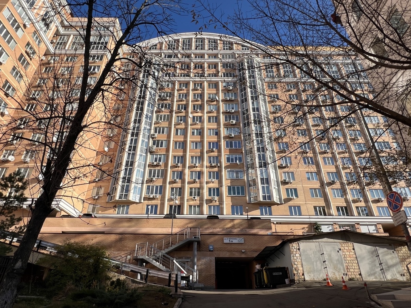 Продам нежитлове приміщення, ремонт, окремий вхід, Василя Тютюнника 5в, метро Олімпійська фото 1 Продам нежитлове приміщення, ремонт, окремий вхід, Василя Тютюнника 5в, метро Олімпійська фото 1