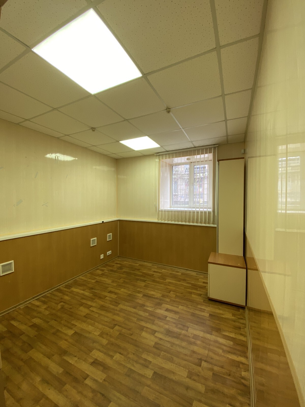 Офісне приміщення у р-ні 12 квітня фото 1 Офісне приміщення у р-ні 12 квітня фото 1