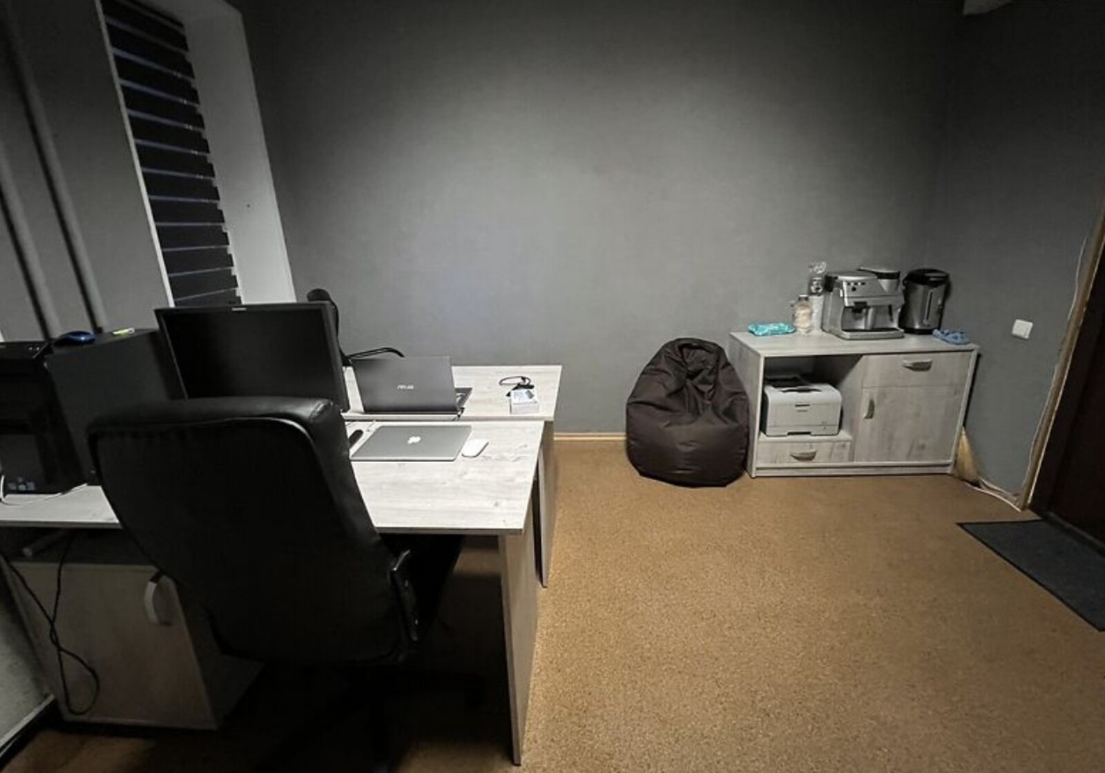 Продається офісне приміщення з меблями. 16 кв.м. фото 1 Продається офісне приміщення з меблями. 16 кв.м. фото 1