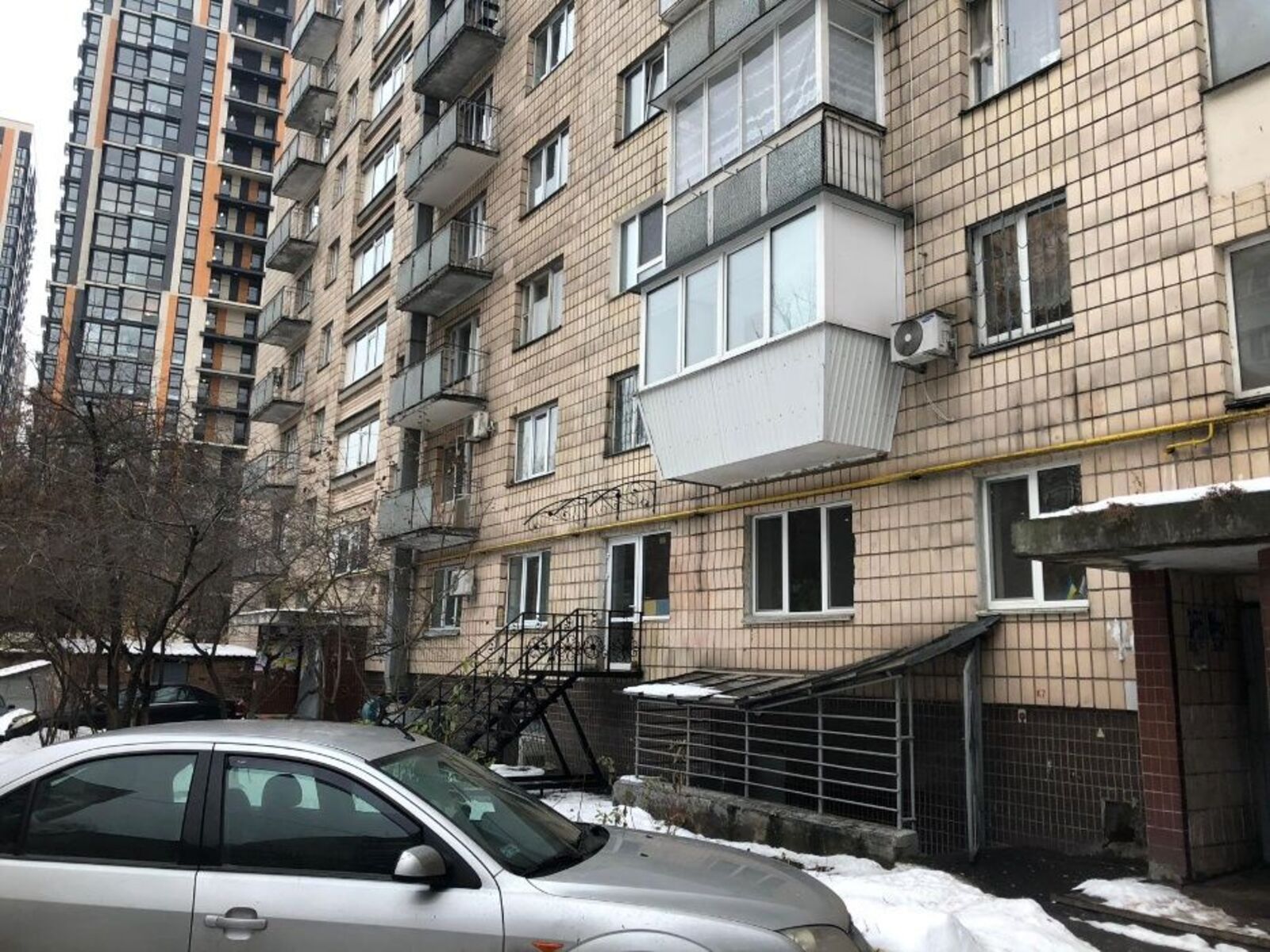 Мебльований офіс у нежитловому фонді, вул. Предславинська, 51 фото 1 Мебльований офіс у нежитловому фонді, вул. Предславинська, 51 фото 1