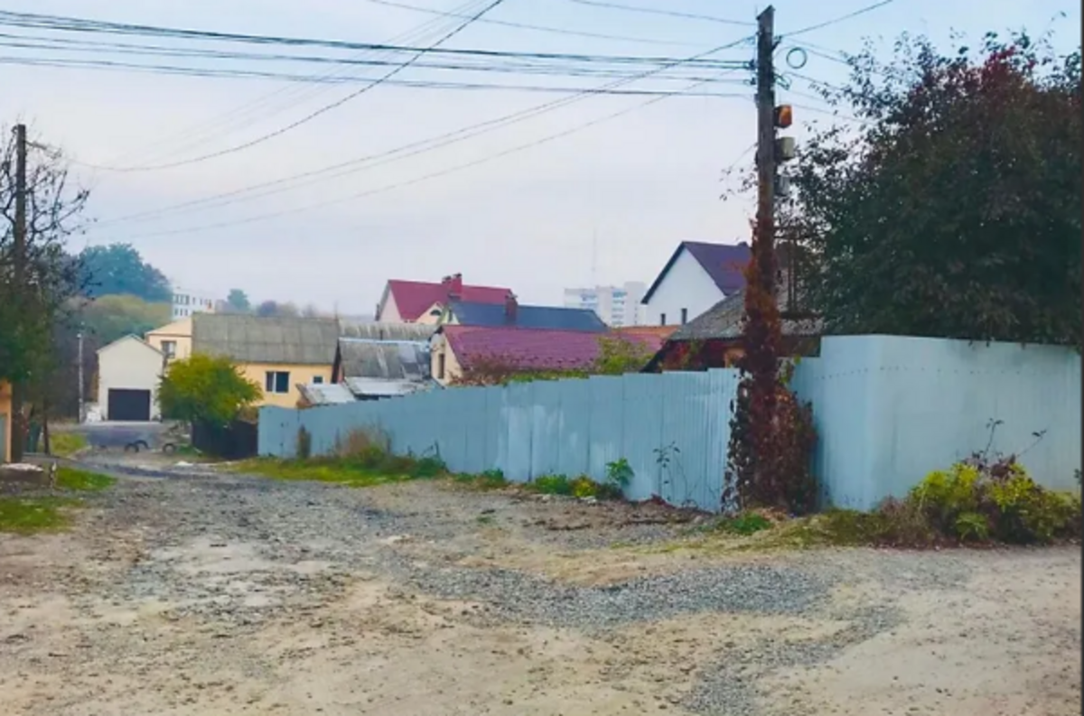 Кутова ділянка рівної прямокутної форми в районі фото 1 Кутова ділянка рівної прямокутної форми в районі фото 1