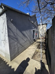 Двостороння ділянка з будинком на Щорса в тихому провулку