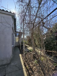 Двостороння ділянка з будинком на Щорса в тихому провулку