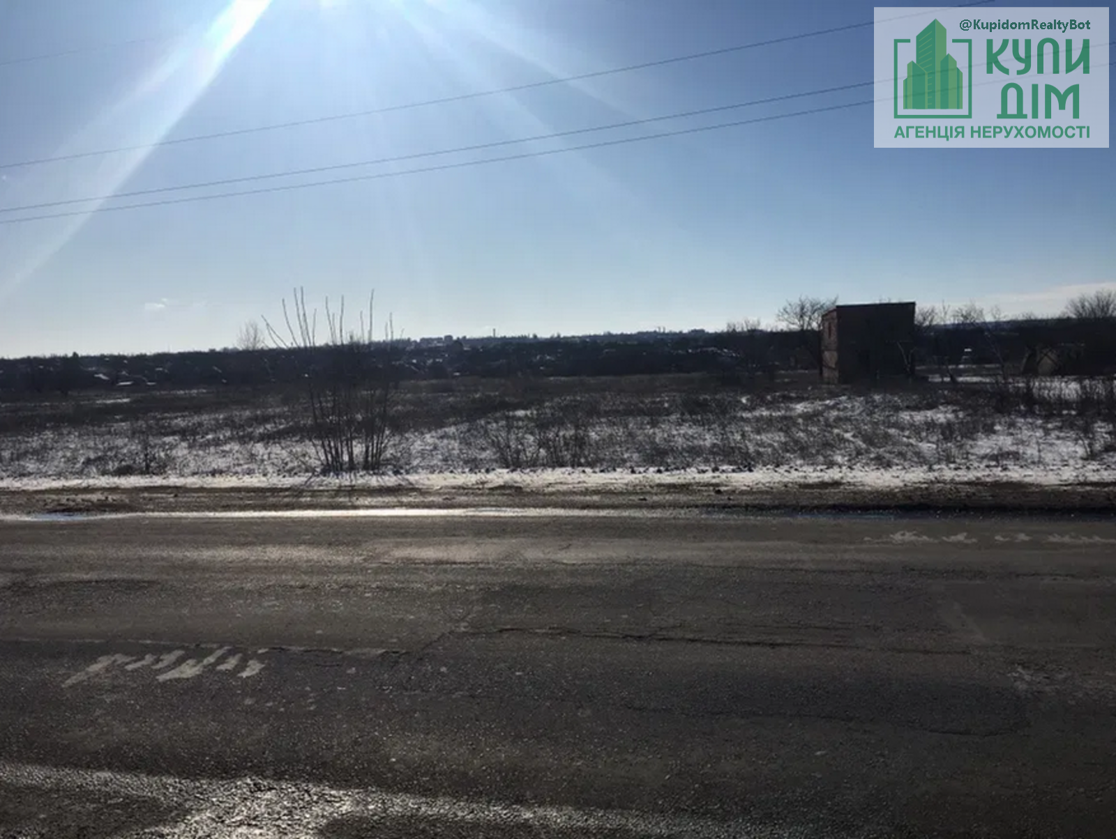 Продам земельну ділянку біля траси фото 1 Продам земельну ділянку біля траси фото 1