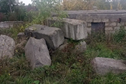        ,  10   7