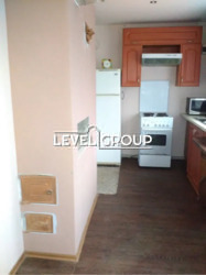   6     Lavina Mall  9- .  3
